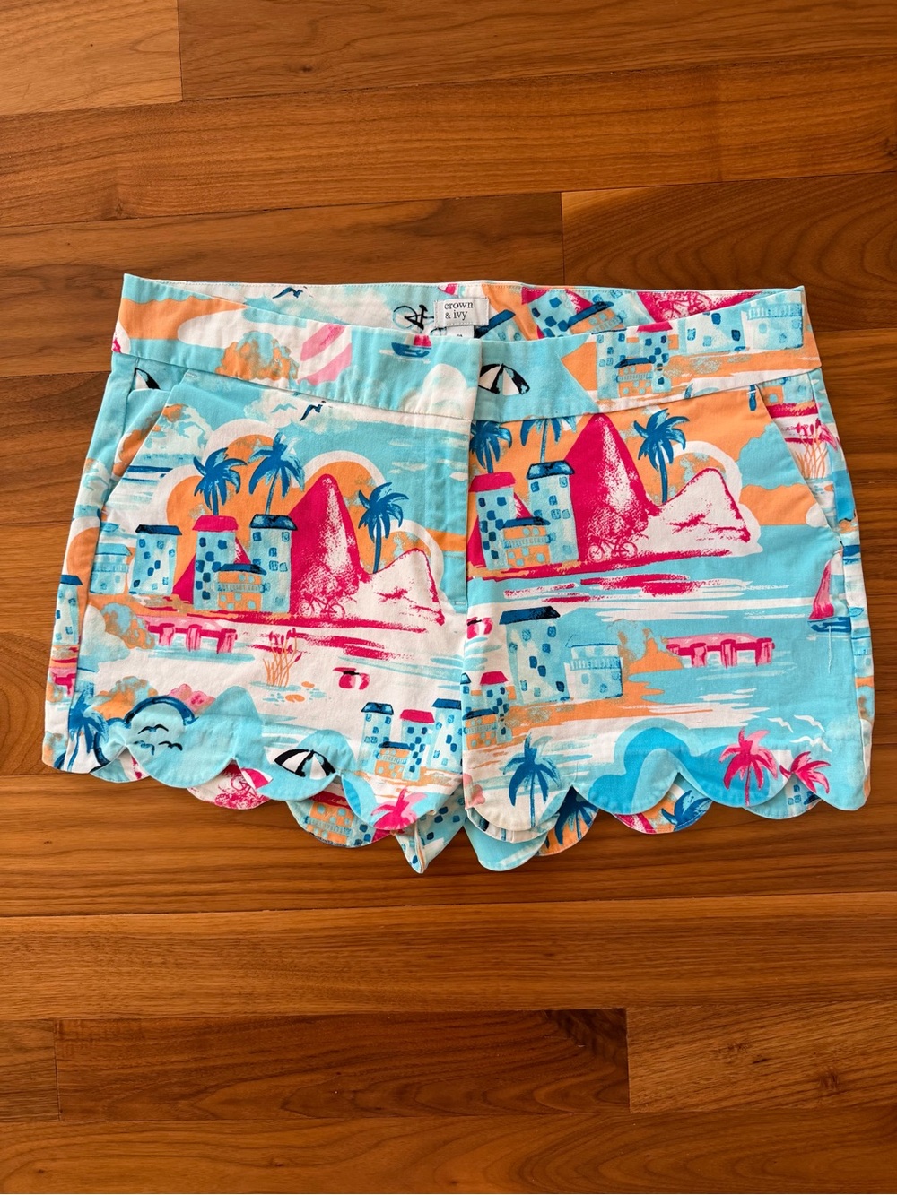 Crown & Ivy Women’s Shelby Scalloped Beach Sandcastle Shorts Size 14 Tropical